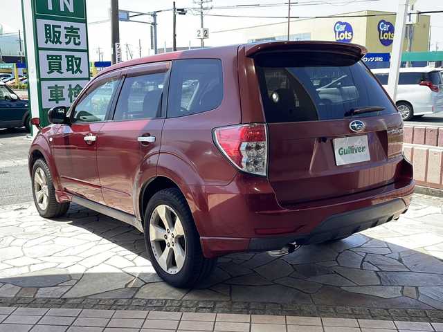 スバル フォレスター 2．0XS 静岡県 2009(平21)年 12万km カメリアレッドパール 【主要装備】/パナソニックＳＤナビ　/クルーズコントロール　/前席パワーシート　/ＥＴＣ　/純正１７インチアルミホイール　/横滑り防止機能　/リモコンキー　/ＨＩＤヘッドライト