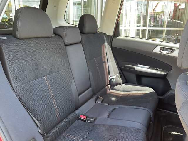 スバル フォレスター 2．0XS 静岡県 2009(平21)年 12万km カメリアレッドパール 【主要装備】/パナソニックＳＤナビ　/クルーズコントロール　/前席パワーシート　/ＥＴＣ　/純正１７インチアルミホイール　/横滑り防止機能　/リモコンキー　/ＨＩＤヘッドライト