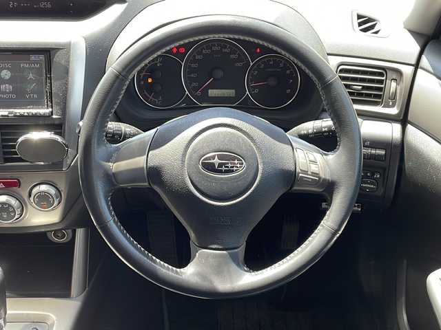 スバル フォレスター 2．0XS 静岡県 2009(平21)年 12万km カメリアレッドパール 【主要装備】/パナソニックＳＤナビ　/クルーズコントロール　/前席パワーシート　/ＥＴＣ　/純正１７インチアルミホイール　/横滑り防止機能　/リモコンキー　/ＨＩＤヘッドライト
