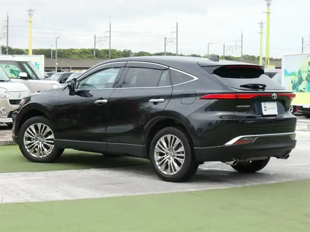 トヨタ ハリアー Z 千葉県 2023(令5)年 0.9万km プレシャスブラックパール Toyota Safety Sense/・プリクラッシュセーフティ/・レーンディパーチャーアラート/・オートハイビーム/・レーダークルーズコントロール/・ブラインドスポットモニター/ヘッドアップディスプレイ/パワーバックドア/ハーフレザーシート/運転席パワーシート/12.3インチ純正ナビ　TV BT　JBL/置くだけ充電/革巻きステアリング/ステアリングスイッチ/ETC（2.0）/LEDヘッドライト/ウインカーミラー/クリアランスソナー/純正19インチアルミホイル/サイド/カーテンエアバッグ/スマートキー
