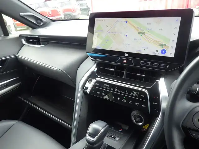 トヨタ ハリアー Z 千葉県 2023(令5)年 0.9万km プレシャスブラックパール Toyota Safety Sense/・プリクラッシュセーフティ/・レーンディパーチャーアラート/・オートハイビーム/・レーダークルーズコントロール/・ブラインドスポットモニター/ヘッドアップディスプレイ/パワーバックドア/ハーフレザーシート/運転席パワーシート/12.3インチ純正ナビ　TV BT　JBL/置くだけ充電/革巻きステアリング/ステアリングスイッチ/ETC（2.0）/LEDヘッドライト/ウインカーミラー/クリアランスソナー/純正19インチアルミホイル/サイド/カーテンエアバッグ/スマートキー