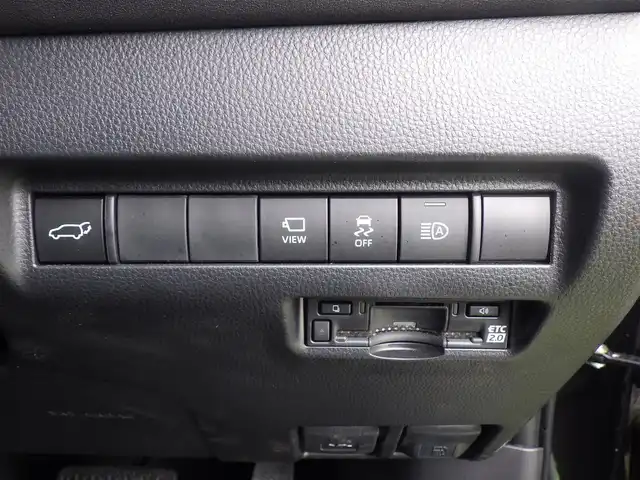 トヨタ ハリアー Z 千葉県 2023(令5)年 0.9万km プレシャスブラックパール Toyota Safety Sense/・プリクラッシュセーフティ/・レーンディパーチャーアラート/・オートハイビーム/・レーダークルーズコントロール/・ブラインドスポットモニター/ヘッドアップディスプレイ/パワーバックドア/ハーフレザーシート/運転席パワーシート/12.3インチ純正ナビ　TV BT　JBL/置くだけ充電/革巻きステアリング/ステアリングスイッチ/ETC（2.0）/LEDヘッドライト/ウインカーミラー/クリアランスソナー/純正19インチアルミホイル/サイド/カーテンエアバッグ/スマートキー