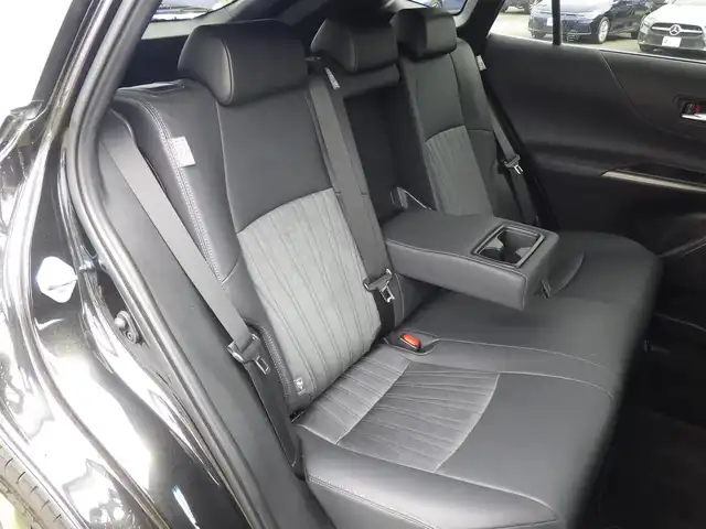 トヨタ ハリアー Z 千葉県 2023(令5)年 0.9万km プレシャスブラックパール Toyota Safety Sense/・プリクラッシュセーフティ/・レーンディパーチャーアラート/・オートハイビーム/・レーダークルーズコントロール/・ブラインドスポットモニター/ヘッドアップディスプレイ/パワーバックドア/ハーフレザーシート/運転席パワーシート/12.3インチ純正ナビ　TV BT　JBL/置くだけ充電/革巻きステアリング/ステアリングスイッチ/ETC（2.0）/LEDヘッドライト/ウインカーミラー/クリアランスソナー/純正19インチアルミホイル/サイド/カーテンエアバッグ/スマートキー