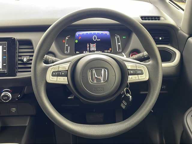 ホンダ フィット ホーム 岐阜県 2021(令3)年 1.7万km クリスタルブラックパール 純正ナビ/　(AM/FM/CD/DVD/Bluetooth/USB/iPod)/バックカメラ/ホンダセンシング/衝突軽減ブレーキ/コーナーセンサー/レーンキープアシスト/レーダークルーズコントロール/ドライブレコーダー/LEDヘッドライト/電動パーキングブレーキ/スペアキー/取説、保証書/純正フロアマット