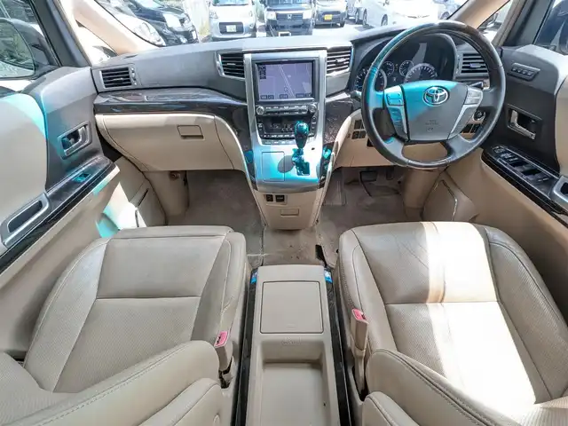 トヨタ アルファード 350G Lパッケージ 栃木県 2013(平25)年 11.1万km ホワイトパールクリスタルシャイン (株)IDOMが運営する【じしゃロン宇都宮店】の自社ローン対象車両になります。こちらは現金またはオートローンご利用時の価格です。自社ローンご希望の方は別途その旨お申付け下さい/サンルーフ/純正ナビ/フリップダウンモニター/両側パワースライドドア/パワーバックドア/シートヒーター/パワーシート/シートメモリ/ETC/バックカメラ/コーナーセンサー/スマートキー/プッシュスタート/純正17インチAW