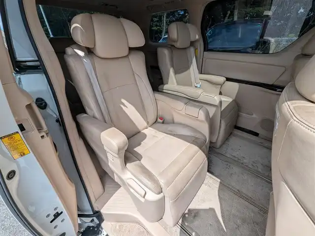 トヨタ アルファード 350G Lパッケージ 栃木県 2013(平25)年 11.1万km ホワイトパールクリスタルシャイン (株)IDOMが運営する【じしゃロン宇都宮店】の自社ローン対象車両になります。こちらは現金またはオートローンご利用時の価格です。自社ローンご希望の方は別途その旨お申付け下さい/サンルーフ/純正ナビ/フリップダウンモニター/両側パワースライドドア/パワーバックドア/シートヒーター/パワーシート/シートメモリ/ETC/バックカメラ/コーナーセンサー/スマートキー/プッシュスタート/純正17インチAW