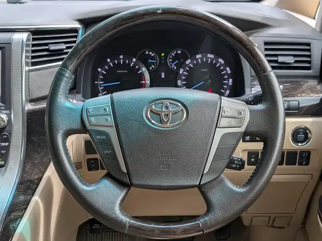 トヨタ アルファード 350G Lパッケージ 栃木県 2013(平25)年 11.1万km ホワイトパールクリスタルシャイン (株)IDOMが運営する【じしゃロン宇都宮店】の自社ローン対象車両になります。こちらは現金またはオートローンご利用時の価格です。自社ローンご希望の方は別途その旨お申付け下さい/サンルーフ/純正ナビ/フリップダウンモニター/両側パワースライドドア/パワーバックドア/シートヒーター/パワーシート/シートメモリ/ETC/バックカメラ/コーナーセンサー/スマートキー/プッシュスタート/純正17インチAW