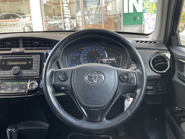 トヨタ カローラ フィールダー HV G エアロツアラー W×B 愛知県 2014(平26)年 13.5万km ブラックマイカ /禁煙車・ワンオーナー車//オーディオレス(AM・FM・CD)//ビルトインETC//ドライブレコーダー【HDR-201G】//HIDオートライト//フロントフォグランプ//15インチ純正アルミホイール//ビークルスタビリティコントロール//横滑り防止//トラクションコントロール//ヒルスタートアシスト//衝突安全ボディ”GOA”//電動格納ミラーウィンカー//黒カーボン調パネル//本革巻ステアリングホイール//ステアリングスイッチ//全窓ワンタッチオープンクローズ機能//モードスイッチ(エコドライブモード・EVドライブモード)//フロントスポーツシート//ファブリック&合皮シート(白色ステッチ)//イルミネーテッドエントリーシステム//オートエアコン(花粉除去モード付)//ナノイー//クリーンエアフィルター(花粉除去タイプ)//アクセサリーソケット(DC12V 120W)//ISOFIX//純正フロアマット(ダブルバイビー仕様)//純正バイザー//スペアキー1本(板キー)//新車保証書・取扱説明書