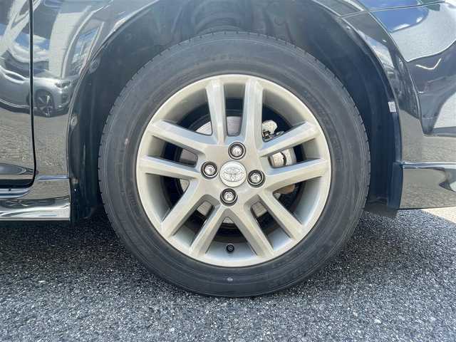 トヨタ カローラ フィールダー HV G エアロツアラー W×B 愛知県 2014(平26)年 13.5万km ブラックマイカ /禁煙車・ワンオーナー車//オーディオレス(AM・FM・CD)//ビルトインETC//ドライブレコーダー【HDR-201G】//HIDオートライト//フロントフォグランプ//15インチ純正アルミホイール//ビークルスタビリティコントロール//横滑り防止//トラクションコントロール//ヒルスタートアシスト//衝突安全ボディ”GOA”//電動格納ミラーウィンカー//黒カーボン調パネル//本革巻ステアリングホイール//ステアリングスイッチ//全窓ワンタッチオープンクローズ機能//モードスイッチ(エコドライブモード・EVドライブモード)//フロントスポーツシート//ファブリック&合皮シート(白色ステッチ)//イルミネーテッドエントリーシステム//オートエアコン(花粉除去モード付)//ナノイー//クリーンエアフィルター(花粉除去タイプ)//アクセサリーソケット(DC12V 120W)//ISOFIX//純正フロアマット(ダブルバイビー仕様)//純正バイザー//スペアキー1本(板キー)//新車保証書・取扱説明書