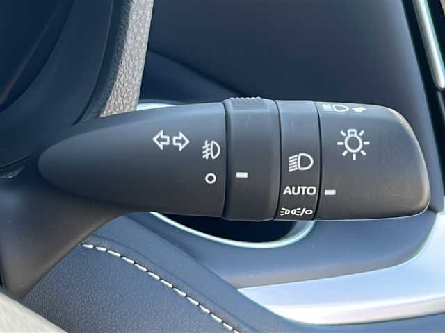 トヨタ ノア ハイブリッド S－Z 福島県 2023(令5)年 0.9万km ホワイトパールクリスタルシャイン ワンオナ　快適利便ＰＫＧＨｉｇｈ　ＨＵＤ　純正１０．５ナビ　フルセグ　ＢＴ　モデリスタ１６ＡＷ　ドライビングサポートＰＫＧ　ユニバーサルステップ　ＥＴＣ２．０　両側パワスラ　プロジェクター式ＬＥＤ