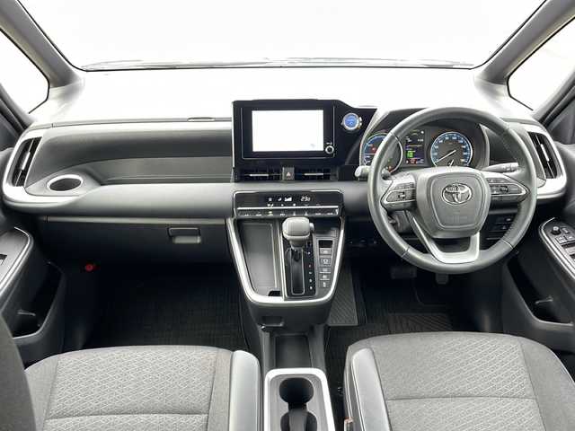 トヨタ ヴォクシー ハイブリッド S－G 山口県 2022(令4)年 2.3万km アティチュードブラックマイカ 純正ディスプレイオーディオ/・Bluetooth接続/・バックカメラ/ビルトインETC/Toyota Safety Sense/・プリクラッシュセーフティ/・レーントレーシングアシスト/・レーンチェンジアシスト/・プロアクティブドライビングアシスト/・フロントクロストラフィックアラート/・発進遅れ告知機能/・ロードサインアシスト/・レーダークルーズコントロール/・ドライバー異常時対応システム/・ブラインドスポットモニター/・オートマチックハイビーム/・クリアランスソナー/USB入力端子/AC100V/純正フロアマット/スマートキー/プッシュスタート/純正16インチアルミホイール/パワースライドドア/ウィンカーミラー