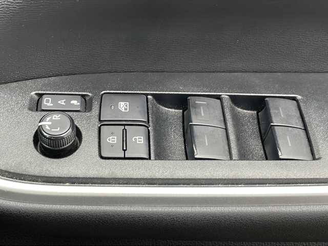 トヨタ ヴォクシー ハイブリッド S－G 山口県 2022(令4)年 2.3万km アティチュードブラックマイカ 純正ディスプレイオーディオ/・Bluetooth接続/・バックカメラ/ビルトインETC/Toyota Safety Sense/・プリクラッシュセーフティ/・レーントレーシングアシスト/・レーンチェンジアシスト/・プロアクティブドライビングアシスト/・フロントクロストラフィックアラート/・発進遅れ告知機能/・ロードサインアシスト/・レーダークルーズコントロール/・ドライバー異常時対応システム/・ブラインドスポットモニター/・オートマチックハイビーム/・クリアランスソナー/USB入力端子/AC100V/純正フロアマット/スマートキー/プッシュスタート/純正16インチアルミホイール/パワースライドドア/ウィンカーミラー