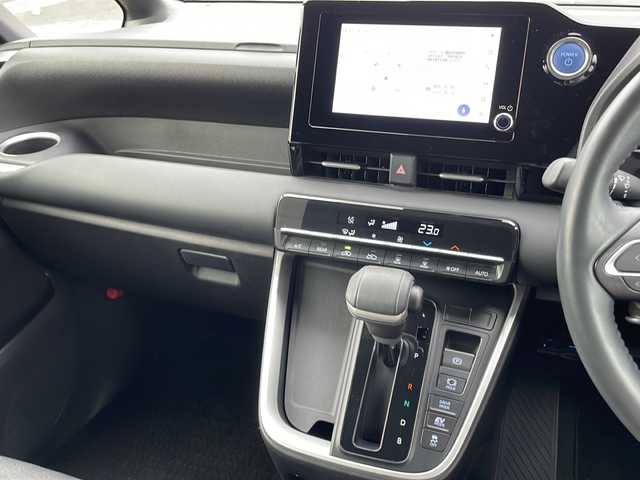 トヨタ ヴォクシー ハイブリッド S－G 山口県 2022(令4)年 2.3万km アティチュードブラックマイカ 純正ディスプレイオーディオ/・Bluetooth接続/・バックカメラ/ビルトインETC/Toyota Safety Sense/・プリクラッシュセーフティ/・レーントレーシングアシスト/・レーンチェンジアシスト/・プロアクティブドライビングアシスト/・フロントクロストラフィックアラート/・発進遅れ告知機能/・ロードサインアシスト/・レーダークルーズコントロール/・ドライバー異常時対応システム/・ブラインドスポットモニター/・オートマチックハイビーム/・クリアランスソナー/USB入力端子/AC100V/純正フロアマット/スマートキー/プッシュスタート/純正16インチアルミホイール/パワースライドドア/ウィンカーミラー