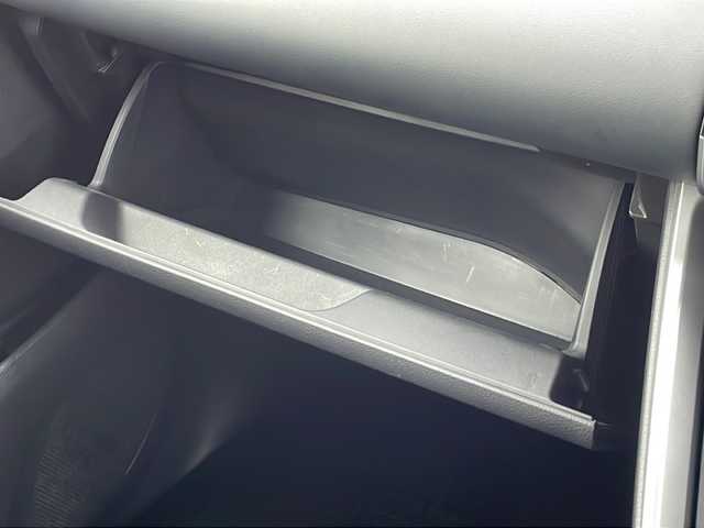 トヨタ ヴォクシー ハイブリッド S－G 山口県 2022(令4)年 2.3万km アティチュードブラックマイカ 純正ディスプレイオーディオ/・Bluetooth接続/・バックカメラ/ビルトインETC/Toyota Safety Sense/・プリクラッシュセーフティ/・レーントレーシングアシスト/・レーンチェンジアシスト/・プロアクティブドライビングアシスト/・フロントクロストラフィックアラート/・発進遅れ告知機能/・ロードサインアシスト/・レーダークルーズコントロール/・ドライバー異常時対応システム/・ブラインドスポットモニター/・オートマチックハイビーム/・クリアランスソナー/USB入力端子/AC100V/純正フロアマット/スマートキー/プッシュスタート/純正16インチアルミホイール/パワースライドドア/ウィンカーミラー