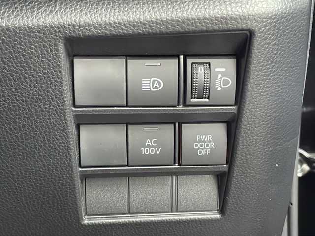 トヨタ ヴォクシー ハイブリッド S－G 山口県 2022(令4)年 2.3万km アティチュードブラックマイカ 純正ディスプレイオーディオ/・Bluetooth接続/・バックカメラ/ビルトインETC/Toyota Safety Sense/・プリクラッシュセーフティ/・レーントレーシングアシスト/・レーンチェンジアシスト/・プロアクティブドライビングアシスト/・フロントクロストラフィックアラート/・発進遅れ告知機能/・ロードサインアシスト/・レーダークルーズコントロール/・ドライバー異常時対応システム/・ブラインドスポットモニター/・オートマチックハイビーム/・クリアランスソナー/USB入力端子/AC100V/純正フロアマット/スマートキー/プッシュスタート/純正16インチアルミホイール/パワースライドドア/ウィンカーミラー