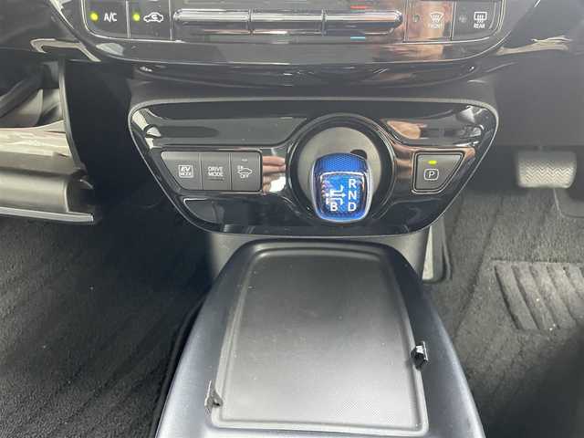 トヨタ プリウス S ツーリングセレクション 岩手県 2020(令2)年 5万km ホワイトパールクリスタルシャイン アルパイン9インチナビ/CD/DVD/Bluetooth/フルセグテレビ/バックカメラ/レーダークルーズコントロール/シートヒーター/ETC/オートライト/LEDヘッドライト/衝突軽減ブレーキ/レーンキープアシスト/フォグランプ/アイドリングストップ/ウィンカーミラー/TRDリアスポイラー