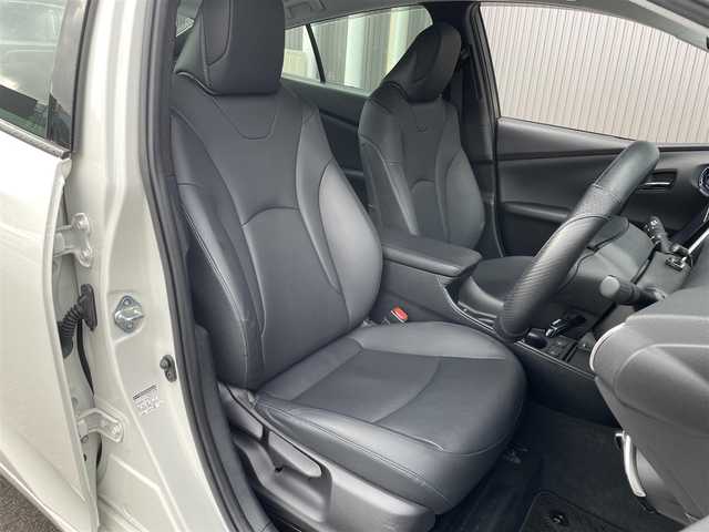 トヨタ プリウス S ツーリングセレクション 岩手県 2020(令2)年 5万km ホワイトパールクリスタルシャイン アルパイン9インチナビ/CD/DVD/Bluetooth/フルセグテレビ/バックカメラ/レーダークルーズコントロール/シートヒーター/ETC/オートライト/LEDヘッドライト/衝突軽減ブレーキ/レーンキープアシスト/フォグランプ/アイドリングストップ/ウィンカーミラー/TRDリアスポイラー