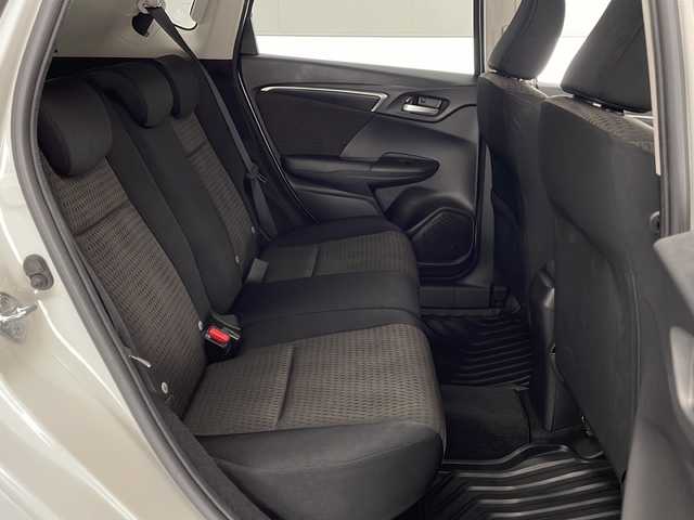 ホンダ フィット ハイブリット F 宮崎県 2018(平30)年 2.5万km プラチナホワイトパール 純正ナビ(VXM-194VFi)/CD/DVD/AM/FM/SD/BT/スマートキー　スペア１本/横滑り防止装置/アイドリングストップ/ステアリングスイッチ/電動格納ミラー/ウインカーミラー/社外アルミホイール/純正フロアマット/サイドバイザー/ETC