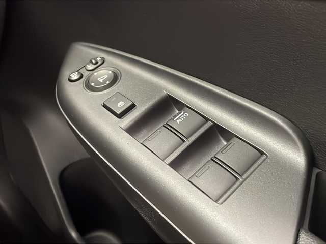 ホンダ フィット ハイブリット F 宮崎県 2018(平30)年 2.5万km プラチナホワイトパール 純正ナビ(VXM-194VFi)/CD/DVD/AM/FM/SD/BT/スマートキー　スペア１本/横滑り防止装置/アイドリングストップ/ステアリングスイッチ/電動格納ミラー/ウインカーミラー/社外アルミホイール/純正フロアマット/サイドバイザー/ETC