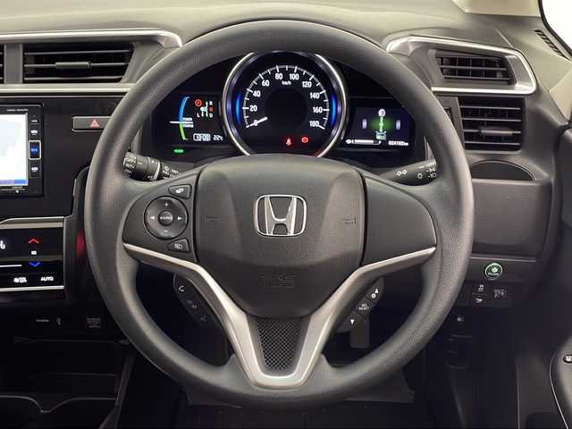 ホンダ フィット ハイブリット F 宮崎県 2018(平30)年 2.5万km プラチナホワイトパール 純正ナビ(VXM-194VFi)/CD/DVD/AM/FM/SD/BT/スマートキー　スペア１本/横滑り防止装置/アイドリングストップ/ステアリングスイッチ/電動格納ミラー/ウインカーミラー/社外アルミホイール/純正フロアマット/サイドバイザー/ETC