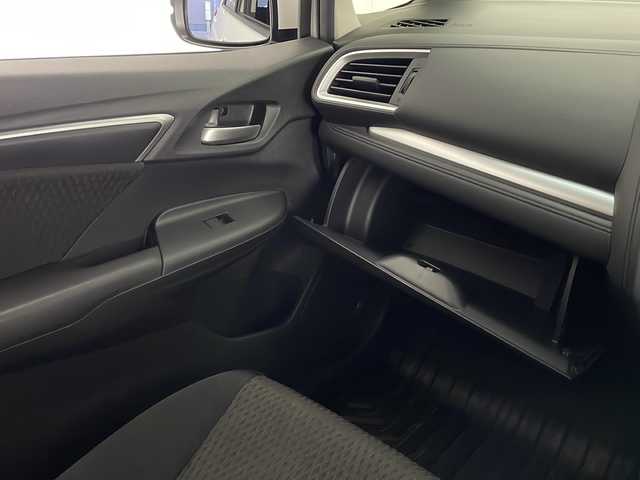 ホンダ フィット ハイブリット F 宮崎県 2018(平30)年 2.5万km プラチナホワイトパール 純正ナビ(VXM-194VFi)/CD/DVD/AM/FM/SD/BT/スマートキー　スペア１本/横滑り防止装置/アイドリングストップ/ステアリングスイッチ/電動格納ミラー/ウインカーミラー/社外アルミホイール/純正フロアマット/サイドバイザー/ETC