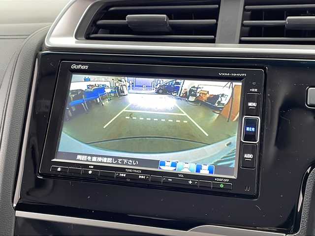 ホンダ フィット ハイブリット F 宮崎県 2018(平30)年 2.5万km プラチナホワイトパール 純正ナビ(VXM-194VFi)/CD/DVD/AM/FM/SD/BT/スマートキー　スペア１本/横滑り防止装置/アイドリングストップ/ステアリングスイッチ/電動格納ミラー/ウインカーミラー/社外アルミホイール/純正フロアマット/サイドバイザー/ETC