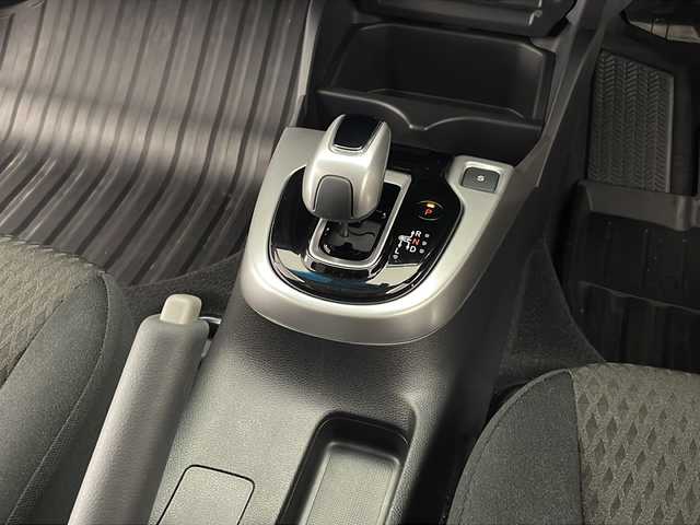 ホンダ フィット ハイブリット F 宮崎県 2018(平30)年 2.5万km プラチナホワイトパール 純正ナビ(VXM-194VFi)/CD/DVD/AM/FM/SD/BT/スマートキー　スペア１本/横滑り防止装置/アイドリングストップ/ステアリングスイッチ/電動格納ミラー/ウインカーミラー/社外アルミホイール/純正フロアマット/サイドバイザー/ETC