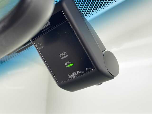 ホンダ フィット ハイブリット F 宮崎県 2018(平30)年 2.5万km プラチナホワイトパール 純正ナビ(VXM-194VFi)/CD/DVD/AM/FM/SD/BT/スマートキー　スペア１本/横滑り防止装置/アイドリングストップ/ステアリングスイッチ/電動格納ミラー/ウインカーミラー/社外アルミホイール/純正フロアマット/サイドバイザー/ETC