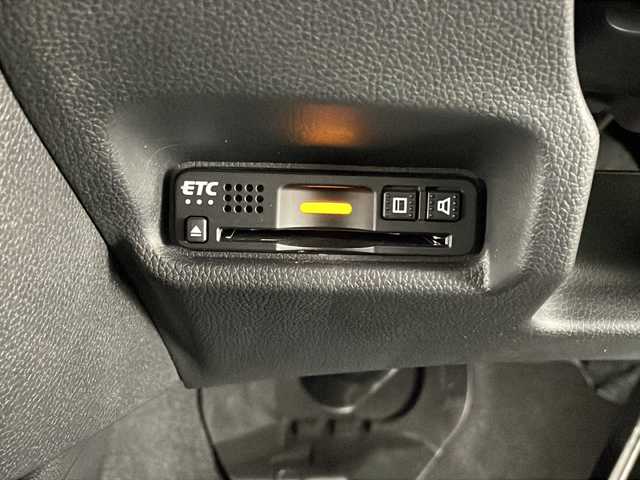 ホンダ フィット ハイブリット F 宮崎県 2018(平30)年 2.5万km プラチナホワイトパール 純正ナビ(VXM-194VFi)/CD/DVD/AM/FM/SD/BT/スマートキー　スペア１本/横滑り防止装置/アイドリングストップ/ステアリングスイッチ/電動格納ミラー/ウインカーミラー/社外アルミホイール/純正フロアマット/サイドバイザー/ETC