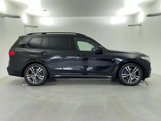 ＢＭＷ ＢＭＷ Ｘ７ xDrive40d Mスポーツ 福井県 2021(令3)年 5万km サファイアブラックP ４WD/Mスポーツ/ワンオーナー/電動パノラマ・ガラス・サンルーフ（チルト＆スライド）/ＢＭＷライブ・コックピット/（１２．３インチ　ワイド・コントロール・ディスプレイ）/【AM/FM/CD/DVD/Bluetooth/フルセグTV】/ｈａｒｍａｎ／ｋａｒｄｏｎサラウンド・サウンド・システム/リヤ・エンターテインメント・システム・プロフェッショナル/ドライビング・アシスト・プロフェッショナル/（衝突回避・被害軽減ブレーキ（事故回避アシスト付））/パーキング・アシスト・プラス/（トップ・ビュー＋３Ｄビュー、リヤ・ビュー・カメラ/（予想進路表示機能付））/マルチファンクション　/Ｍ　スポーツ専用レザーステアリングホイール/ドライビング・アシスト・プロフェッショナル/ＡＣＣ／アクティブ・クルーズ・コントロール/（ストップ＆ゴー機能付）/・高速道路渋滞時ハンズ・オフ・アシスト
