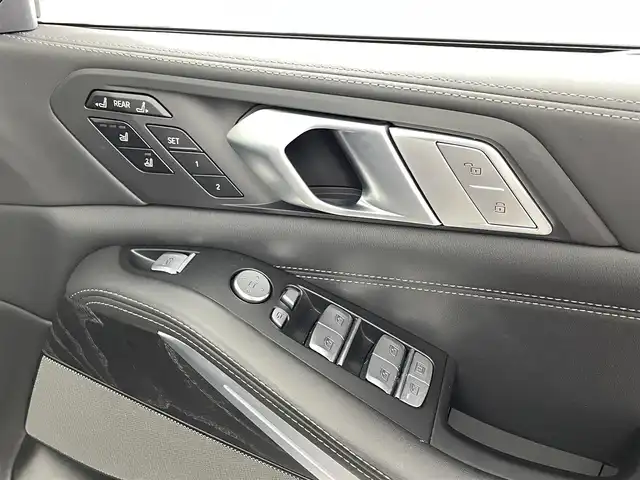 ＢＭＷ ＢＭＷ Ｘ７ xDrive40d Mスポーツ 福井県 2021(令3)年 5万km サファイアブラックP ４WD/Mスポーツ/ワンオーナー/電動パノラマ・ガラス・サンルーフ（チルト＆スライド）/ＢＭＷライブ・コックピット/（１２．３インチ　ワイド・コントロール・ディスプレイ）/【AM/FM/CD/DVD/Bluetooth/フルセグTV】/ｈａｒｍａｎ／ｋａｒｄｏｎサラウンド・サウンド・システム/リヤ・エンターテインメント・システム・プロフェッショナル/ドライビング・アシスト・プロフェッショナル/（衝突回避・被害軽減ブレーキ（事故回避アシスト付））/パーキング・アシスト・プラス/（トップ・ビュー＋３Ｄビュー、リヤ・ビュー・カメラ/（予想進路表示機能付））/マルチファンクション　/Ｍ　スポーツ専用レザーステアリングホイール/ドライビング・アシスト・プロフェッショナル/ＡＣＣ／アクティブ・クルーズ・コントロール/（ストップ＆ゴー機能付）/・高速道路渋滞時ハンズ・オフ・アシスト