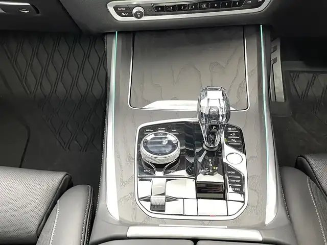 ＢＭＷ ＢＭＷ Ｘ７ xDrive40d Mスポーツ 福井県 2021(令3)年 5万km サファイアブラックP ４WD/Mスポーツ/ワンオーナー/電動パノラマ・ガラス・サンルーフ（チルト＆スライド）/ＢＭＷライブ・コックピット/（１２．３インチ　ワイド・コントロール・ディスプレイ）/【AM/FM/CD/DVD/Bluetooth/フルセグTV】/ｈａｒｍａｎ／ｋａｒｄｏｎサラウンド・サウンド・システム/リヤ・エンターテインメント・システム・プロフェッショナル/ドライビング・アシスト・プロフェッショナル/（衝突回避・被害軽減ブレーキ（事故回避アシスト付））/パーキング・アシスト・プラス/（トップ・ビュー＋３Ｄビュー、リヤ・ビュー・カメラ/（予想進路表示機能付））/マルチファンクション　/Ｍ　スポーツ専用レザーステアリングホイール/ドライビング・アシスト・プロフェッショナル/ＡＣＣ／アクティブ・クルーズ・コントロール/（ストップ＆ゴー機能付）/・高速道路渋滞時ハンズ・オフ・アシスト