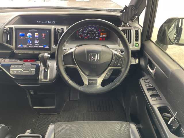 ホンダ ステップワゴン スパーダ Z クールスピリット 群馬県 2013(平25)年 9.7万km プレミアムスパークルブラックパール アルパイン１０．２型後席モニター　アルパイン９型ナビ　バックカメラ　ＥＴＣ　両側電動スライドドア　ＨＩＤヘッドライト　オートライト　クルーズコントロール　パドルシフト　ハーフレザーシート　禁煙