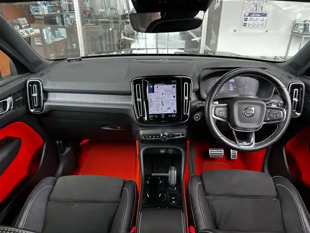 ボルボ ＸＣ４０ T5 AWD Rデザイン 富山県 2018(平30)年 4.2万km ブラック ワンオーナー/電動パノラマガラスサンルーフ/harman/kardonサラウンドサウンド/qi充電/インテリセーフ/ブラインドスポットアシスト/レーンキープアシスト/アダプティブクルーズコントロール/純正ナビ/フルセグTV/360°カメラ/ETC/パワーバックドア/純正20インチアルミホイール/LEDヘッドライト/オートハイビーム/パドルシフト/ハーフレザー/シートヒーター
