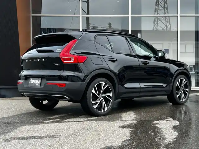 ボルボ ＸＣ４０ T5 AWD Rデザイン 富山県 2018(平30)年 4.2万km ブラック ワンオーナー/電動パノラマガラスサンルーフ/harman/kardonサラウンドサウンド/qi充電/インテリセーフ/ブラインドスポットアシスト/レーンキープアシスト/アダプティブクルーズコントロール/純正ナビ/フルセグTV/360°カメラ/ETC/パワーバックドア/純正20インチアルミホイール/LEDヘッドライト/オートハイビーム/パドルシフト/ハーフレザー/シートヒーター