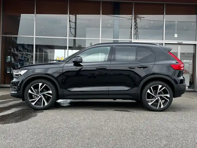 ボルボ ＸＣ４０ T5 AWD Rデザイン 富山県 2018(平30)年 4.2万km ブラック ワンオーナー/電動パノラマガラスサンルーフ/harman/kardonサラウンドサウンド/qi充電/インテリセーフ/ブラインドスポットアシスト/レーンキープアシスト/アダプティブクルーズコントロール/純正ナビ/フルセグTV/360°カメラ/ETC/パワーバックドア/純正20インチアルミホイール/LEDヘッドライト/オートハイビーム/パドルシフト/ハーフレザー/シートヒーター