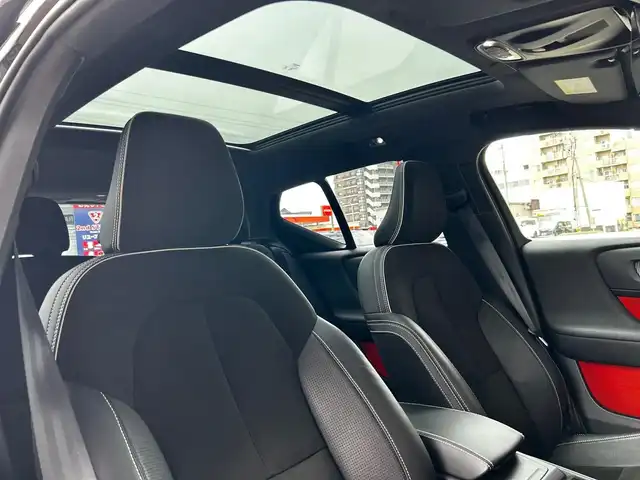 ボルボ ＸＣ４０ T5 AWD Rデザイン 富山県 2018(平30)年 4.2万km ブラック ワンオーナー/電動パノラマガラスサンルーフ/harman/kardonサラウンドサウンド/qi充電/インテリセーフ/ブラインドスポットアシスト/レーンキープアシスト/アダプティブクルーズコントロール/純正ナビ/フルセグTV/360°カメラ/ETC/パワーバックドア/純正20インチアルミホイール/LEDヘッドライト/オートハイビーム/パドルシフト/ハーフレザー/シートヒーター
