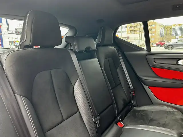 ボルボ ＸＣ４０ T5 AWD Rデザイン 富山県 2018(平30)年 4.2万km ブラック ワンオーナー/電動パノラマガラスサンルーフ/harman/kardonサラウンドサウンド/qi充電/インテリセーフ/ブラインドスポットアシスト/レーンキープアシスト/アダプティブクルーズコントロール/純正ナビ/フルセグTV/360°カメラ/ETC/パワーバックドア/純正20インチアルミホイール/LEDヘッドライト/オートハイビーム/パドルシフト/ハーフレザー/シートヒーター