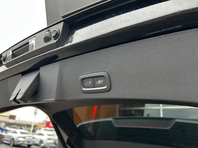 ボルボ ＸＣ４０ T5 AWD Rデザイン 富山県 2018(平30)年 4.2万km ブラック ワンオーナー/電動パノラマガラスサンルーフ/harman/kardonサラウンドサウンド/qi充電/インテリセーフ/ブラインドスポットアシスト/レーンキープアシスト/アダプティブクルーズコントロール/純正ナビ/フルセグTV/360°カメラ/ETC/パワーバックドア/純正20インチアルミホイール/LEDヘッドライト/オートハイビーム/パドルシフト/ハーフレザー/シートヒーター