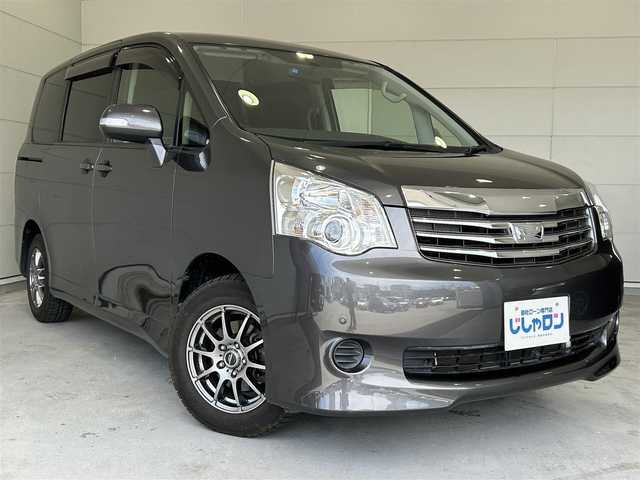トヨタ ノア X スペシャルエディション 沖縄県 2013(平25)年 7.1万km グレーメタリック (株)IDOMが運営する【じしゃロンOO店】の自社ローン専用車両になりますこちらは現金またはオートローンご利用時の価格です。自社ローンご希望の方は別途その旨お申付け下さい/・プッシュスタート　/・純正ナビ　/・ＴＶ　/・バックカメラ　/・ＥＴＣ　/・Ｂｌｕｅｔｏｏｔｈ接続　/・両側パワースライドドア　　/・純正フロアマット　/・純正アルミホイール　/・盗難防止装置　/・取扱説明書　/・保証書