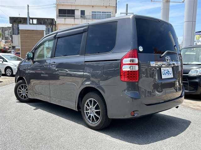 トヨタ ノア X スペシャルエディション 沖縄県 2013(平25)年 7.1万km グレーメタリック (株)IDOMが運営する【じしゃロンOO店】の自社ローン専用車両になりますこちらは現金またはオートローンご利用時の価格です。自社ローンご希望の方は別途その旨お申付け下さい/・プッシュスタート　/・純正ナビ　/・ＴＶ　/・バックカメラ　/・ＥＴＣ　/・Ｂｌｕｅｔｏｏｔｈ接続　/・両側パワースライドドア　　/・純正フロアマット　/・純正アルミホイール　/・盗難防止装置　/・取扱説明書　/・保証書