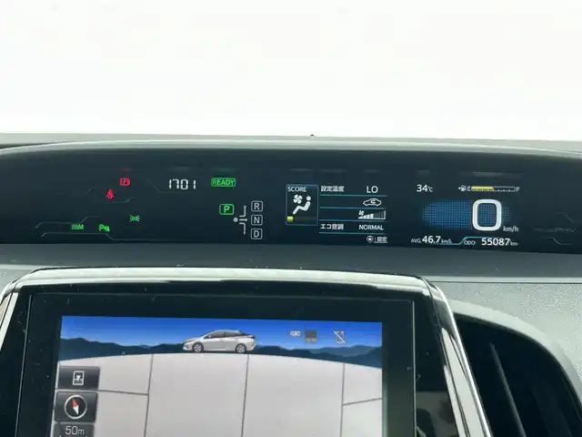 トヨタ プリウス ＰＨＶ A プレミアム 熊本県 2017(平29)年 5.5万km スティールブロンドM ワンオーナー/純正ＳＤナビ/・AM/FM/USB/ipod/ブルートゥース/AUX/・フルセグＴＶ/・バックカメラ/ヘッドアップディスプレイ/JBLスピーカー/トヨタセーフティセンス/・プリクラッシュセーフティ/・インテリジェンスクリアランスソナー/・ブラインドスポットモニター/・ふらつき検知/・レーンディパーチャーアラート/・オートマチックハイビーム/・アドバンストパーク/レーダークルーズコントロール/ビルトインETC２．０/ステアリングスイッチ/ＬＥＤヘッドライト/レザーシート/・D席電動パワーシート/・D/N席シートヒーター/・ステアリングヒーター/オートライト/フォグランプ/車両接近通報装置/横滑り防止機能/盗難防止機能/エアバッグW＋サイド/カーテンエアバッグ/電動格納ミラー/・ウィンカーミラー/純正フロアマット/プッシュスタートボタン/スマートキー