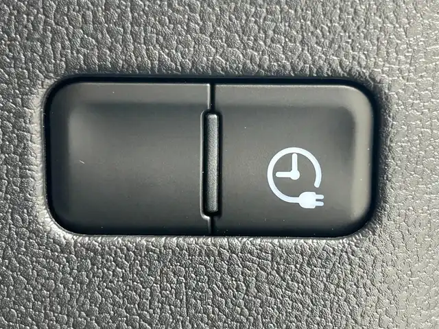 トヨタ プリウス ＰＨＶ A プレミアム 熊本県 2017(平29)年 5.5万km スティールブロンドM ワンオーナー/純正ＳＤナビ/・AM/FM/USB/ipod/ブルートゥース/AUX/・フルセグＴＶ/・バックカメラ/ヘッドアップディスプレイ/JBLスピーカー/トヨタセーフティセンス/・プリクラッシュセーフティ/・インテリジェンスクリアランスソナー/・ブラインドスポットモニター/・ふらつき検知/・レーンディパーチャーアラート/・オートマチックハイビーム/・アドバンストパーク/レーダークルーズコントロール/ビルトインETC２．０/ステアリングスイッチ/ＬＥＤヘッドライト/レザーシート/・D席電動パワーシート/・D/N席シートヒーター/・ステアリングヒーター/オートライト/フォグランプ/車両接近通報装置/横滑り防止機能/盗難防止機能/エアバッグW＋サイド/カーテンエアバッグ/電動格納ミラー/・ウィンカーミラー/純正フロアマット/プッシュスタートボタン/スマートキー