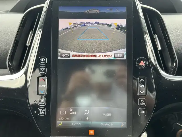 トヨタ プリウス ＰＨＶ A プレミアム 熊本県 2017(平29)年 5.5万km スティールブロンドM ワンオーナー/純正ＳＤナビ/・AM/FM/USB/ipod/ブルートゥース/AUX/・フルセグＴＶ/・バックカメラ/ヘッドアップディスプレイ/JBLスピーカー/トヨタセーフティセンス/・プリクラッシュセーフティ/・インテリジェンスクリアランスソナー/・ブラインドスポットモニター/・ふらつき検知/・レーンディパーチャーアラート/・オートマチックハイビーム/・アドバンストパーク/レーダークルーズコントロール/ビルトインETC２．０/ステアリングスイッチ/ＬＥＤヘッドライト/レザーシート/・D席電動パワーシート/・D/N席シートヒーター/・ステアリングヒーター/オートライト/フォグランプ/車両接近通報装置/横滑り防止機能/盗難防止機能/エアバッグW＋サイド/カーテンエアバッグ/電動格納ミラー/・ウィンカーミラー/純正フロアマット/プッシュスタートボタン/スマートキー