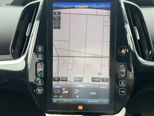 トヨタ プリウス ＰＨＶ A プレミアム 熊本県 2017(平29)年 5.5万km スティールブロンドM ワンオーナー/純正ＳＤナビ/・AM/FM/USB/ipod/ブルートゥース/AUX/・フルセグＴＶ/・バックカメラ/ヘッドアップディスプレイ/JBLスピーカー/トヨタセーフティセンス/・プリクラッシュセーフティ/・インテリジェンスクリアランスソナー/・ブラインドスポットモニター/・ふらつき検知/・レーンディパーチャーアラート/・オートマチックハイビーム/・アドバンストパーク/レーダークルーズコントロール/ビルトインETC２．０/ステアリングスイッチ/ＬＥＤヘッドライト/レザーシート/・D席電動パワーシート/・D/N席シートヒーター/・ステアリングヒーター/オートライト/フォグランプ/車両接近通報装置/横滑り防止機能/盗難防止機能/エアバッグW＋サイド/カーテンエアバッグ/電動格納ミラー/・ウィンカーミラー/純正フロアマット/プッシュスタートボタン/スマートキー