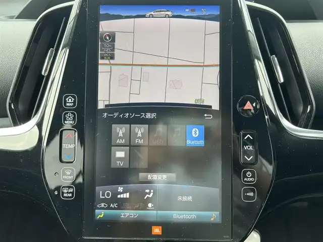 トヨタ プリウス ＰＨＶ A プレミアム 熊本県 2017(平29)年 5.5万km スティールブロンドM ワンオーナー/純正ＳＤナビ/・AM/FM/USB/ipod/ブルートゥース/AUX/・フルセグＴＶ/・バックカメラ/ヘッドアップディスプレイ/JBLスピーカー/トヨタセーフティセンス/・プリクラッシュセーフティ/・インテリジェンスクリアランスソナー/・ブラインドスポットモニター/・ふらつき検知/・レーンディパーチャーアラート/・オートマチックハイビーム/・アドバンストパーク/レーダークルーズコントロール/ビルトインETC２．０/ステアリングスイッチ/ＬＥＤヘッドライト/レザーシート/・D席電動パワーシート/・D/N席シートヒーター/・ステアリングヒーター/オートライト/フォグランプ/車両接近通報装置/横滑り防止機能/盗難防止機能/エアバッグW＋サイド/カーテンエアバッグ/電動格納ミラー/・ウィンカーミラー/純正フロアマット/プッシュスタートボタン/スマートキー