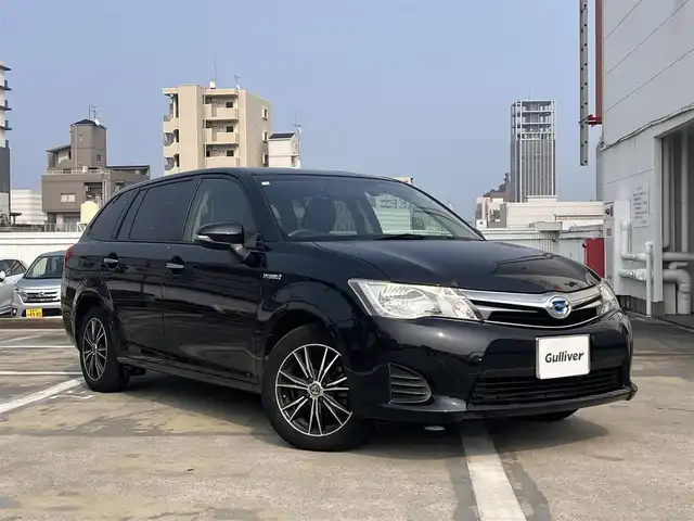 トヨタ カローラ フィールダー ハイブリッドG ダブルバイビー 広島県 2014(平26)年 8.6万km ブラックマイカ 　　　　　○走行距離：85804km（入庫時）/純正ナビ/・Bluetooth/・ワンセグTV/・DVD/セーフティセンスC（衝突回避支援パッケージ）/・プリクラッシュセーフティ/・レーンディバーチャーアラート/・オートマチックハイビーム/先行車発進告知機能/スマートエントリーシステム（スペアキーあり）/SRSエアバック（運転席/助手席/サイド/カーテン）/ビルトインETC/ドライブレコーダー/純正フロアマット/社外シートカバーつき/社外15インチアルミホイール/社外インナーミラー/保証書＆取扱説明書あり