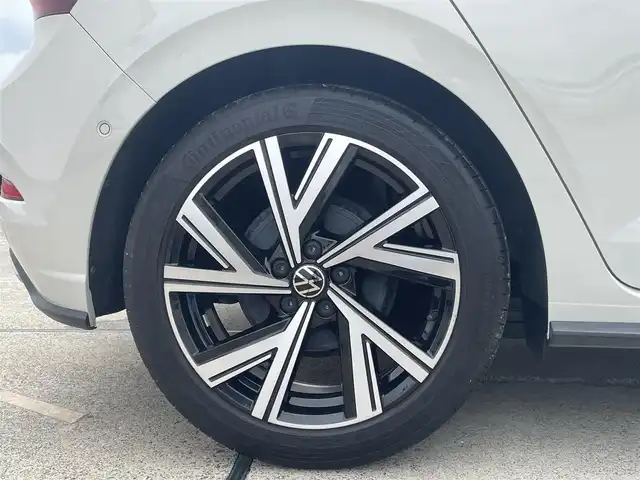 フォルクスワーゲン ＶＷ ポロ TSI Rライン 東京都 2022(令4)年 1.9万km グレー 純正ナビ/バックカメラ/ETC2.0/アダプティブクルーズコントロール/純正17インチアルミホイール/apple car play/android audio/LEDヘッドライト/Bluetooth接続/プッシュスタート/スマートキー/電動格納ミラー