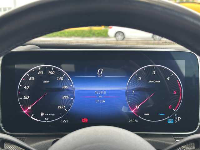 メルセデス・ベンツ Ｍ・ベンツ Ｃ２２０ｄ アバンギャルド　AMGライン 茨城県 2022(令4)年 5.8万km ハイテックシルバー ワンオーナー/純正ナビ/フルセグ/Bluetooth/USB/AM/FM/全方位カメラ/ヘッドアップディスプレイ/エレクトリックパーキングブレーキ/クルーズコントロール/アクティブディスタンスアシスト・ディストロニック/アクティブブレーキアシスト/ブラインドスポットアシスト/Act.レーンアシスト/トラフィックサインアシスト/パーキングアシスト/音声アシスト/ステアコントロール/ホールド機能/エレクトロニックブレーキパワーディストリビューション/ヒルスタートアシスト/アダプティブブレーキライト/コンビネーションスイッチ/指紋センサー/ハーフレザーシート/シートヒーター/パワーシート/パドルシフト/LEDヘッドライト/純正19インチアルミホイール/ドライブレコーダー/アンビエントライト/取扱説明書/新車時保証書/スペアキー×1