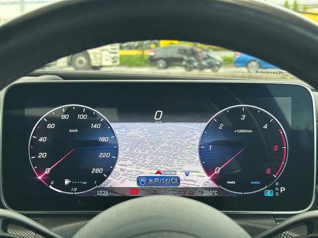 メルセデス・ベンツ Ｍ・ベンツ Ｃ２２０ｄ アバンギャルド　AMGライン 茨城県 2022(令4)年 5.8万km ハイテックシルバー ワンオーナー/純正ナビ/フルセグ/Bluetooth/USB/AM/FM/全方位カメラ/ヘッドアップディスプレイ/エレクトリックパーキングブレーキ/クルーズコントロール/アクティブディスタンスアシスト・ディストロニック/アクティブブレーキアシスト/ブラインドスポットアシスト/Act.レーンアシスト/トラフィックサインアシスト/パーキングアシスト/音声アシスト/ステアコントロール/ホールド機能/エレクトロニックブレーキパワーディストリビューション/ヒルスタートアシスト/アダプティブブレーキライト/コンビネーションスイッチ/指紋センサー/ハーフレザーシート/シートヒーター/パワーシート/パドルシフト/LEDヘッドライト/純正19インチアルミホイール/ドライブレコーダー/アンビエントライト/取扱説明書/新車時保証書/スペアキー×1